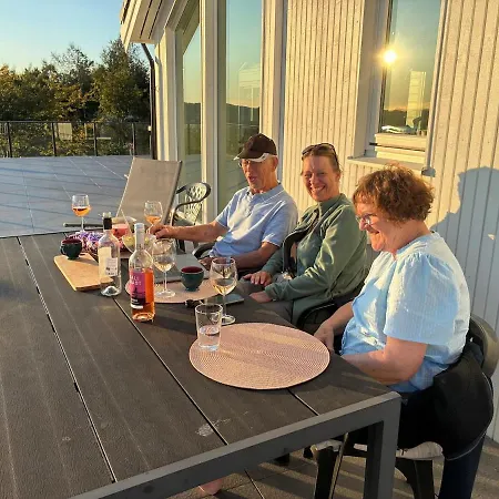 Flott Med Nydelig Utsikt I Et Stille Og Rolig Boligområde *