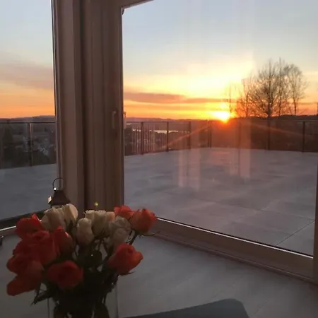 Flott Med Nydelig Utsikt I Et Stille Og Rolig Boligomrade Берген