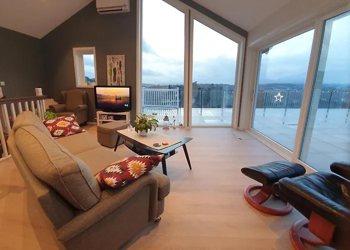 Flott Med Nydelig Utsikt I Et Stille Og Rolig Boligområde Leilighet